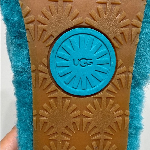 UGG Size 11 Oh Yeah sandals for Women's Cozy Mint Fluffy Slippers - Picture 5 of 6
